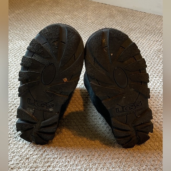 Black Uggs (short) - Picture 4 of 5